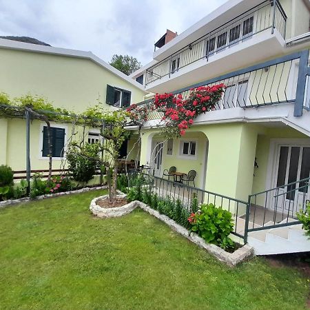 Apartments Simo Petrovac na moru Exterior foto