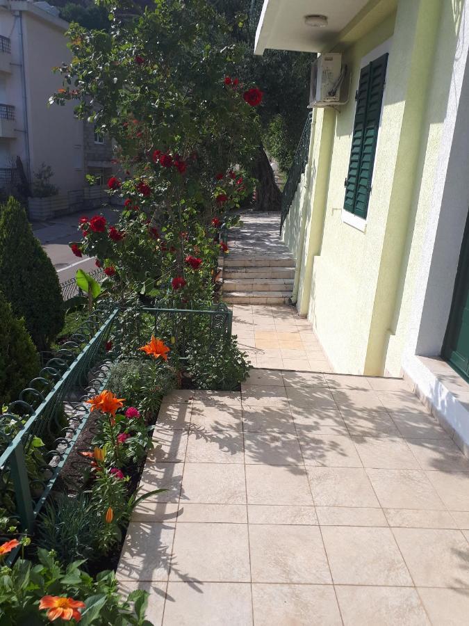 Apartments Simo Petrovac na moru Exterior foto