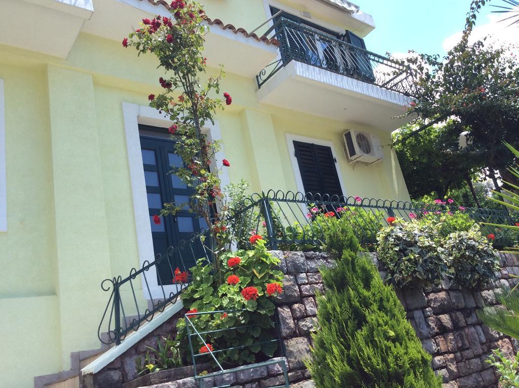 Apartments Simo Petrovac na moru Zimmer foto