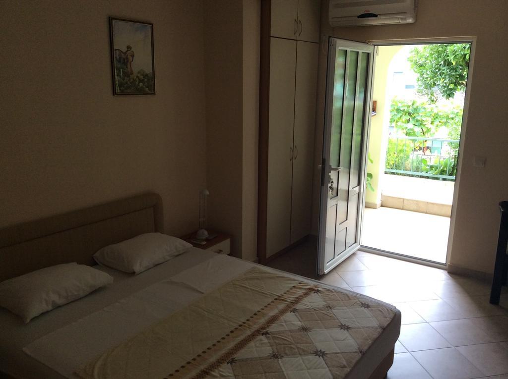 Apartments Simo Petrovac na moru Zimmer foto