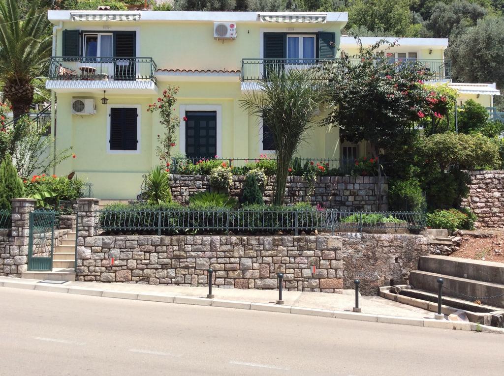 Apartments Simo Petrovac na moru Zimmer foto