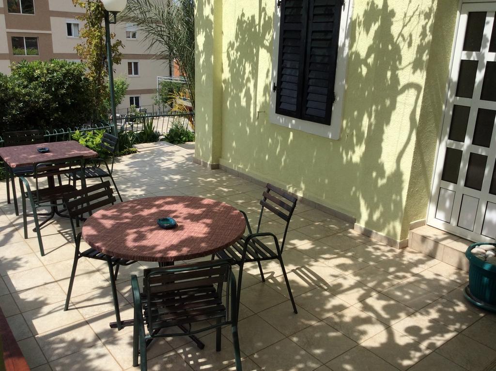 Apartments Simo Petrovac na moru Exterior foto