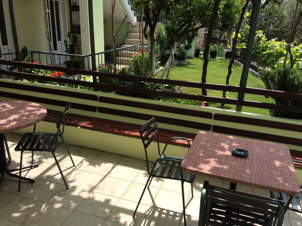 Apartments Simo Petrovac na moru Exterior foto
