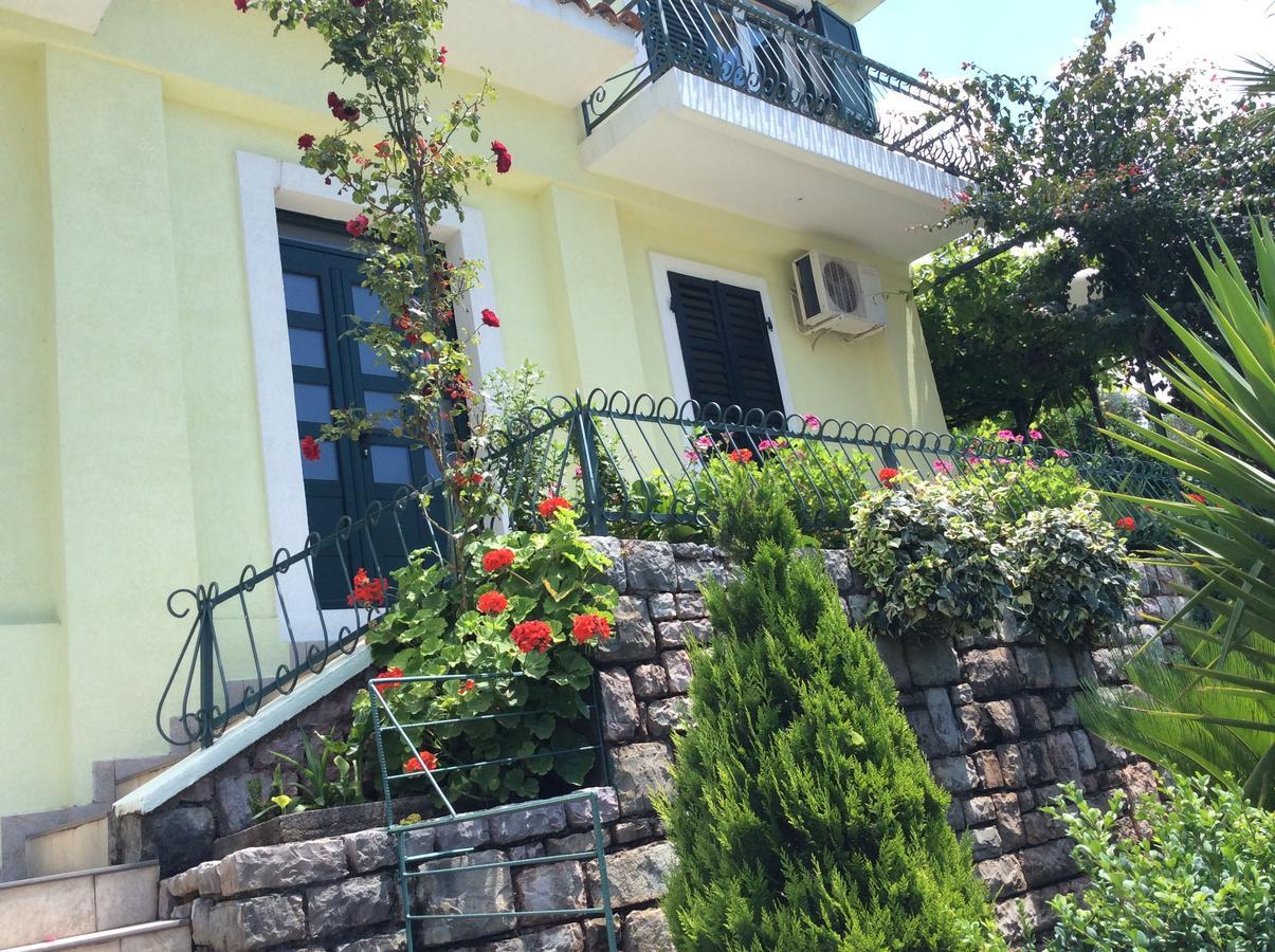 Apartments Simo Petrovac na moru Exterior foto