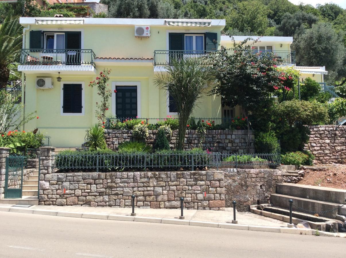 Apartments Simo Petrovac na moru Exterior foto