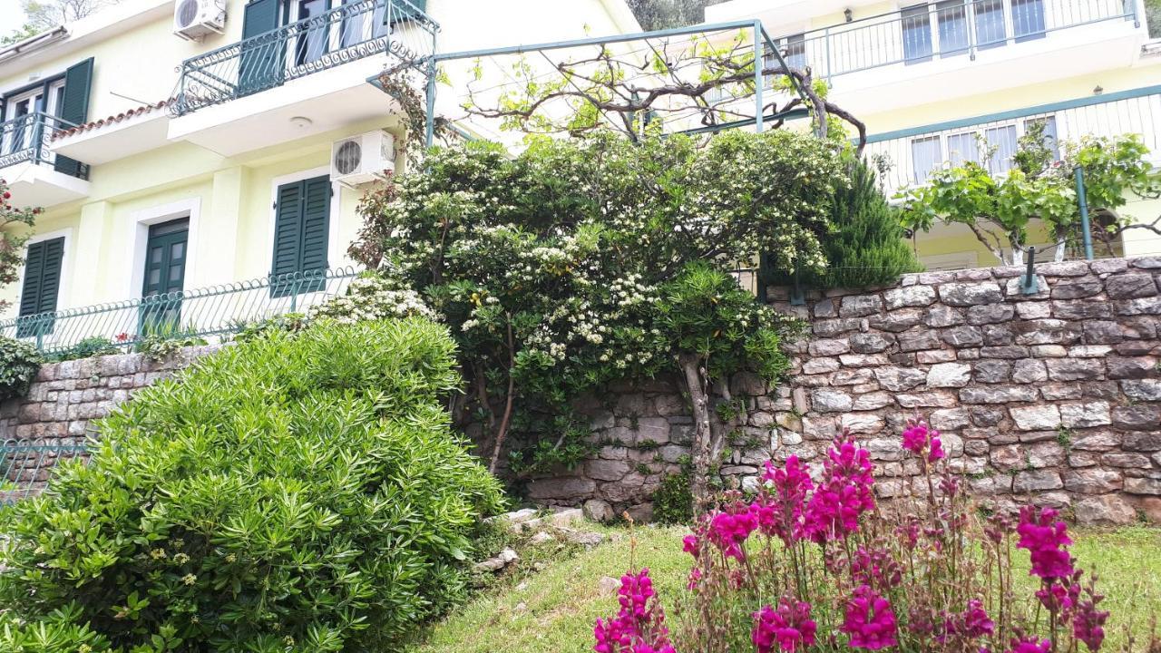 Apartments Simo Petrovac na moru Exterior foto